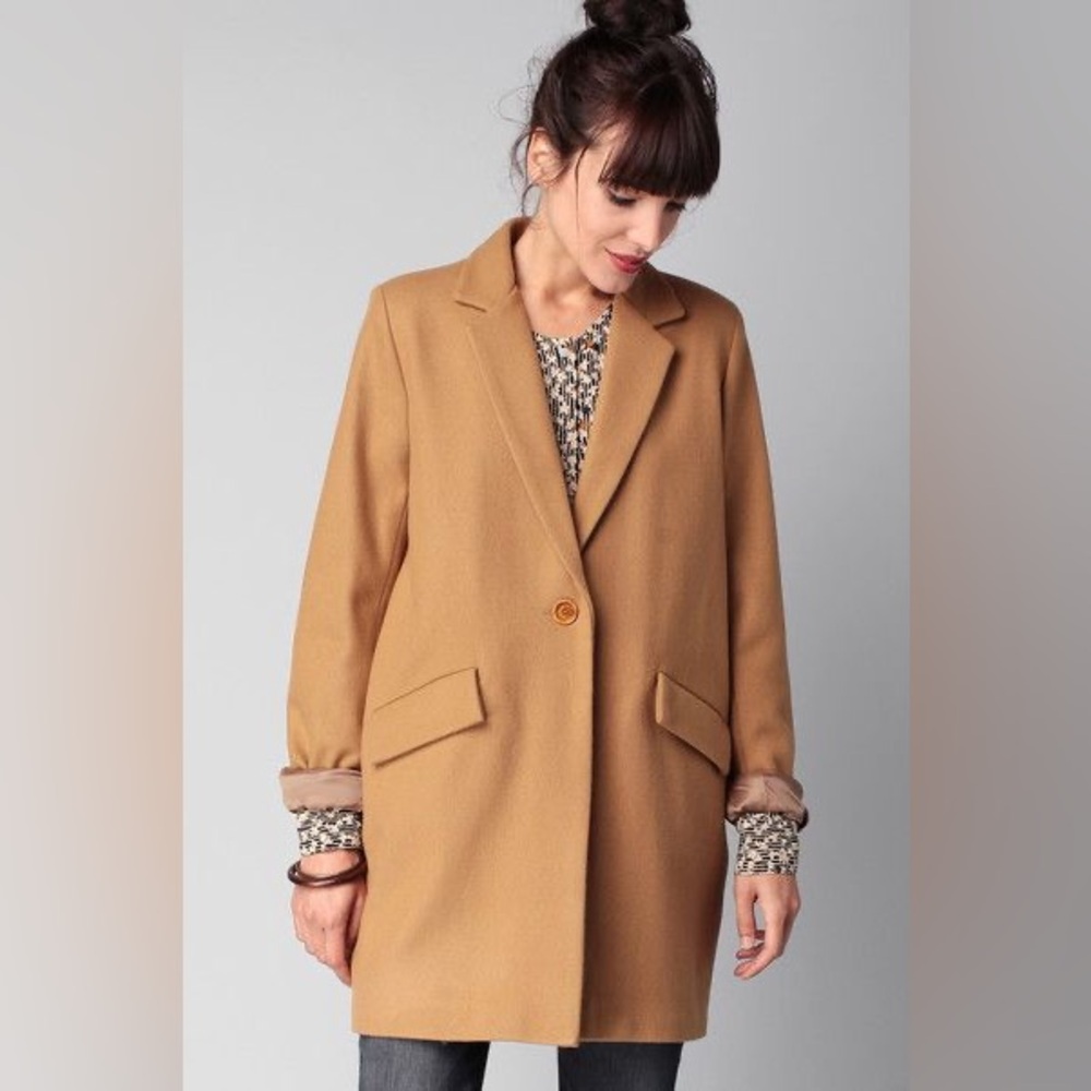 Classic Camel Trench Coat - Women